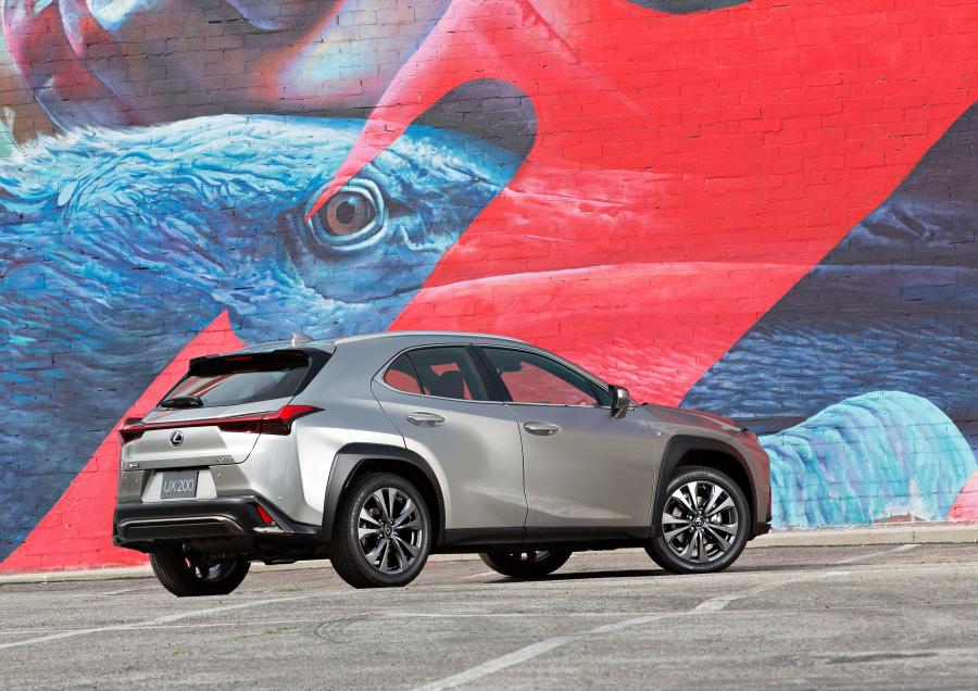 Lexus UX200 F-Sport 2018 года  (NA) (фото 10 из 40)